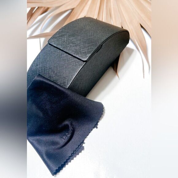 Prada sunglasses - Picture 7 of 8